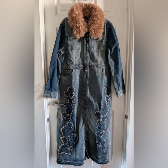 Dolls Kill KINGS ROAD DENIM MAXI COAT
DELIA*S - Picture 3 of 16